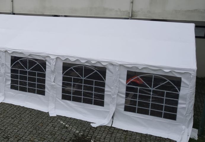 Tudo o que precisa de saber para escolher a melhor tenda para festas