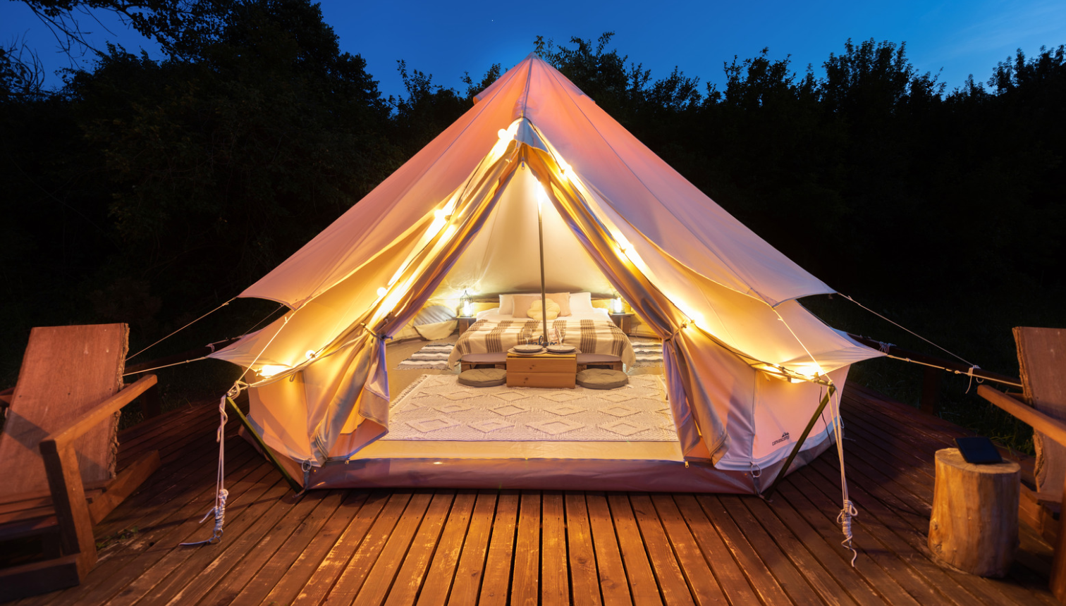 Transforme a sua experiência de campismo com tendas glamping usadas