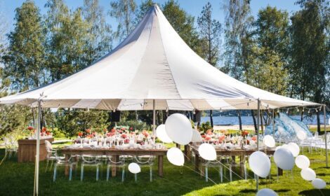 organize a sua celebração de sonho numa tenda para festas